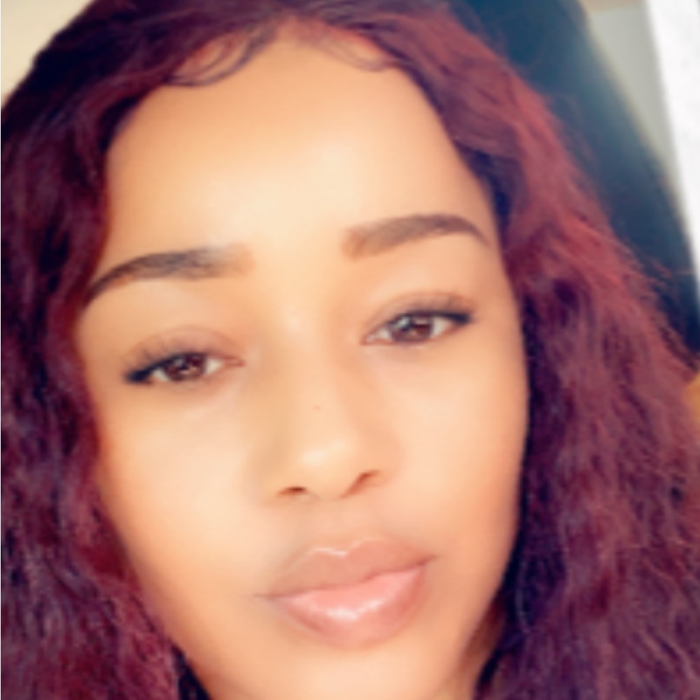 Meet your Posher, Claudia